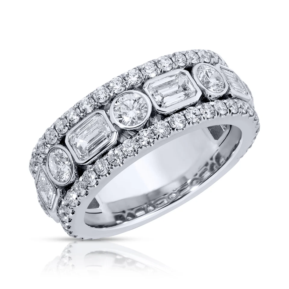 EMERALD CUT AND ROUND DIAMOND BAND RING